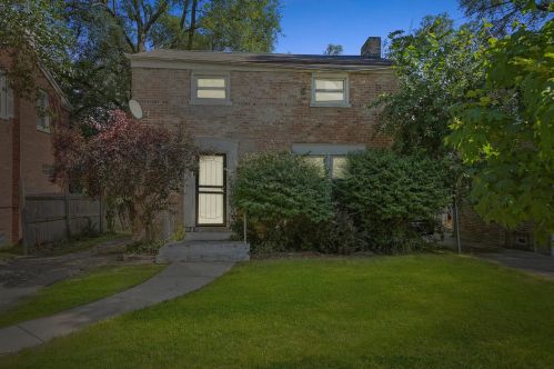 9627 Calhoun Ave, Chicago, IL 60617-4962