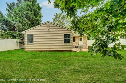 33 Kremer Ave, Tinton Falls, NJ 07724-1728