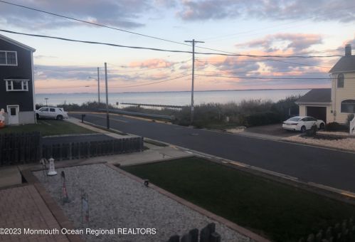 7 Leonard Ave, Leonardo, NJ 07737-1536