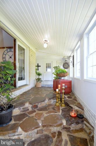 48 Calvin Unger Ln, Berkeley Springs WV 25411-5181 exterior