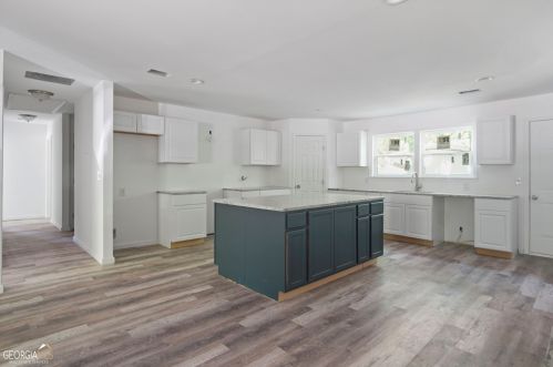 831 Mercury Dr, Atlanta, GA 30331-3321