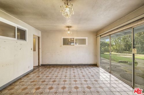 1216 Riv Ln, Santa Ana CA 92706-1425 exterior