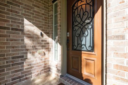 12809 Southern Valley Dr, Pearland, TX 77584-3677