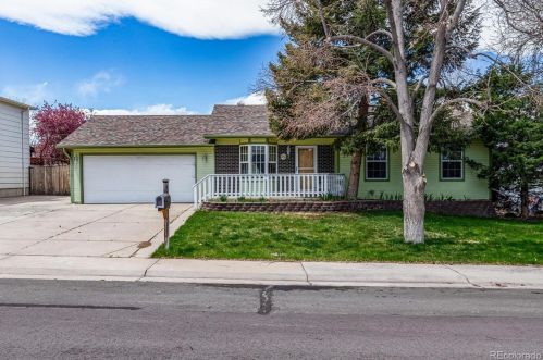 2257 Laredo St, Denver, CO 80013-1139