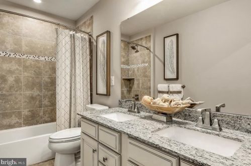 212 Tyler Dr, Hanover PA exterior