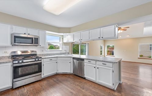 1210 Easton Dr, Carol Stream IL  60188-4817 exterior