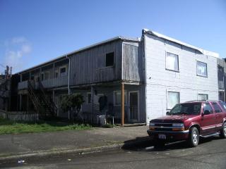 400 9th St, Raymond, WA 98577-1905