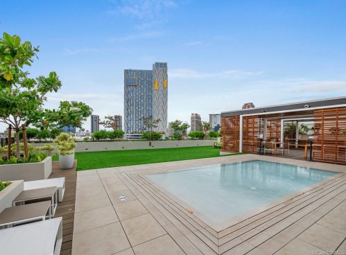 987 Queen St, Honolulu HI  96814-4118 exterior