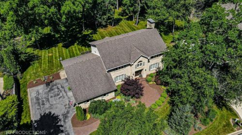 2501 Manchester Dr, Valpo, IN 46385-8161
