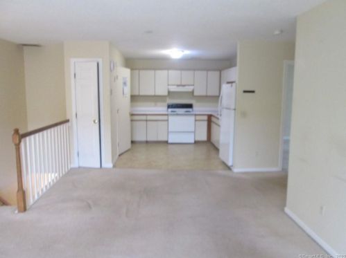 10 Commodore Cmns, Derby, CT 06418-2148