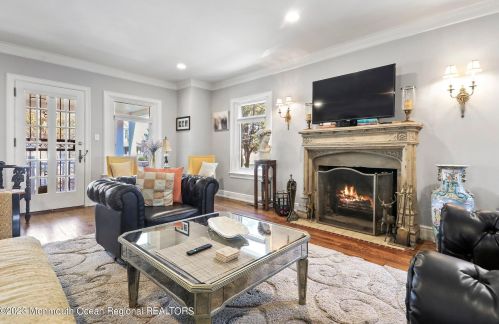 302 2nd Ave, Tinton Falls NJ  07712-6132 exterior