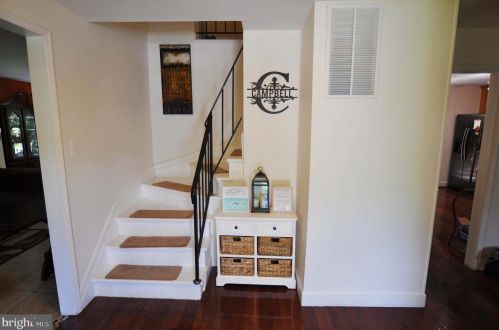 2313 Ballycairne Ct, Herndon, VA 20191-1633