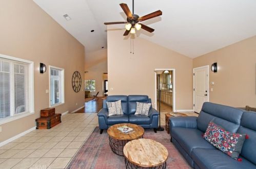 1236 Bradley St, Riverside CA 92506-5408 exterior