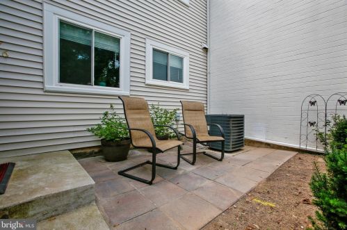 1576 Goldenrain Ct, Herndon VA  20190-4037 exterior