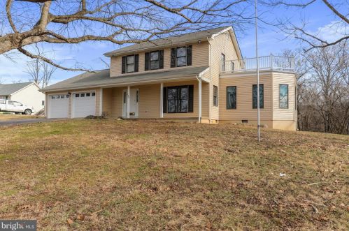 166 Hyde Park Ln, Charles Town, WV 25414-4545