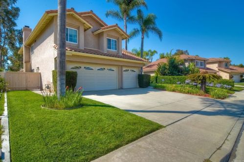 1631 Countryside Dr, Vista, CA 92081-8725