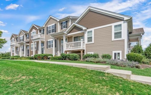 1252 Alta Vista Dr, Pingree Grove IL  60140-2057 exterior