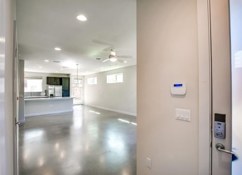 3211 Aldwyche Dr, Austin TX  78704 exterior