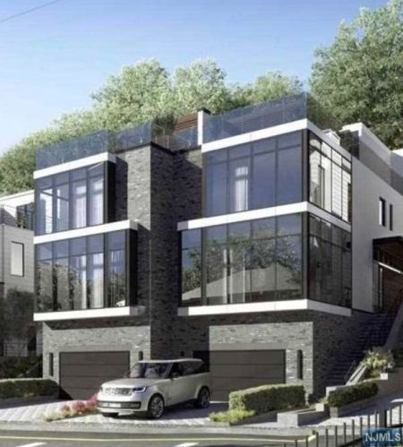 500 Undercliff Ave, Edgewater NJ  07020-1593 exterior