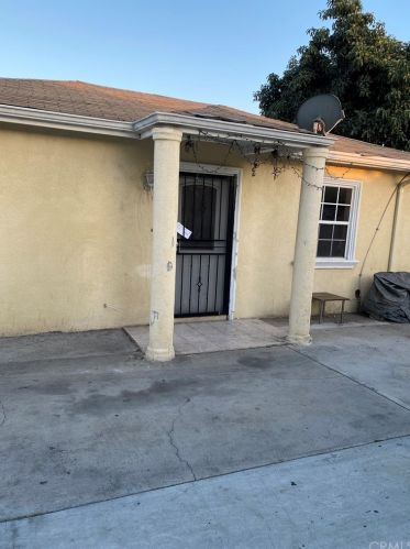 418 Cedar St, Compton, CA 90220-2027