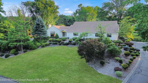 20 Sunrise Cir, Holmdel Village, NJ 07733-1115
