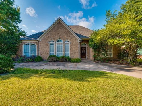 6701 Savannah Ln, Fort Worth, TX 76132-3729