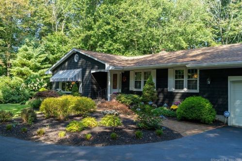 23 Silas Deane Rd, Gales Ferry, CT 06339-1329
