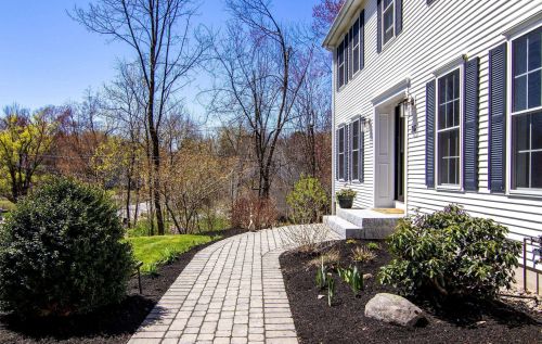 36 Browning Ave, Nashua, NH 03062-2415