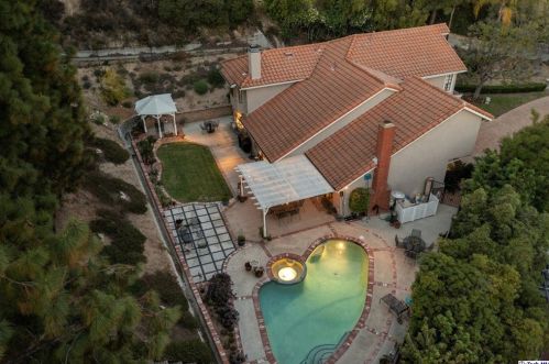 2520 Flintridge Dr, Glendale CA  91206-1033 exterior