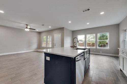 111 Mckinley St, Garland TX 75042-6709 exterior