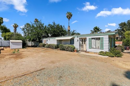 17182 Hidalgo Dr, Perris, CA 92570-9558