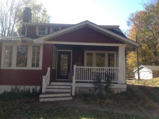 140 Claridon Rd, Concord Township OH  44024-1313 exterior