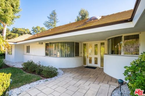 16904 Escalon Dr, Van Nuys, CA 91436-3836
