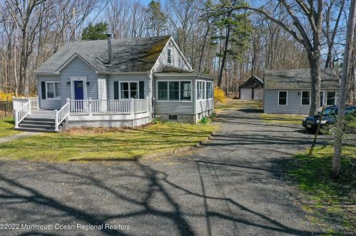245 Perrineville Rd, Jackson Twp, NJ 08527-4725