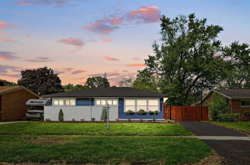 3054 Sussex Ave, Dixmoor, IL 60428-4624