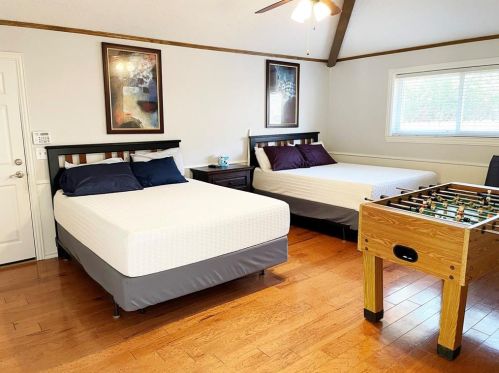 1926 Chesham Dr, Carrollton TX 75007-2403 exterior