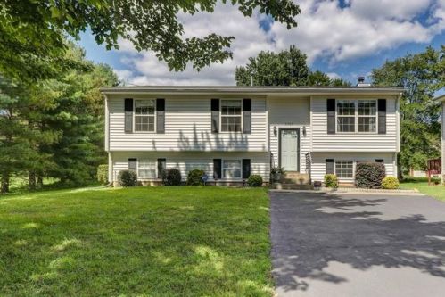 2982 Stonebridge Cir, Vinton, VA 24179-1322