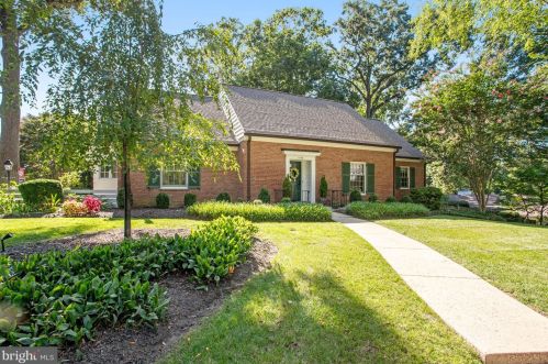 1440 Laburnum St, Mc Lean, VA 22101-2523