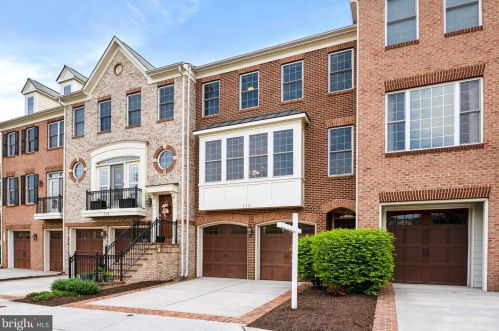 115 Gracie Park Dr, Herndon, VA 20170-6225