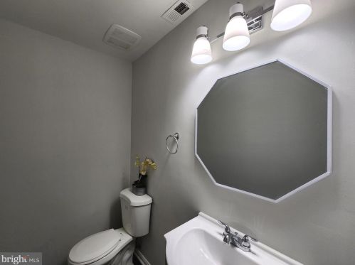 7109 Lamar Dr, Springfield VA  22150-3127 exterior