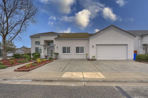 8473 Kingsland Ct, Elk Grove, CA 95624-3294
