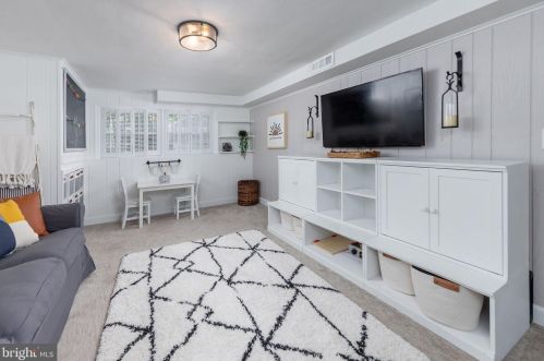 1213 Oakwood Rd, Tavistock NJ exterior