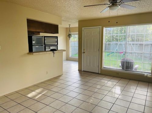 4 Dallas Ct, Angleton TX  77515-4183 exterior