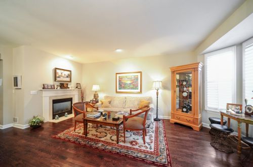 703 Central Ave, Bannockburn, IL 60015-4310