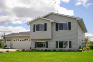 723 Countryside Rd, Minnetrista, MN 55387