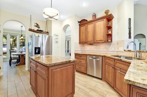 7036 Auckland Dr, Austin TX  78749-4139 exterior