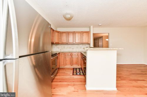1602 Oak Spring Way, Herndon VA  20190-4915 exterior