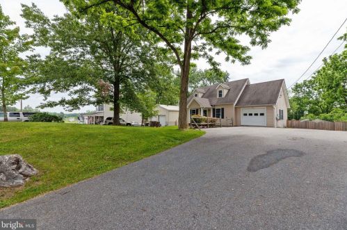 219 Greenway Ave, Boyce, VA 22620-9734