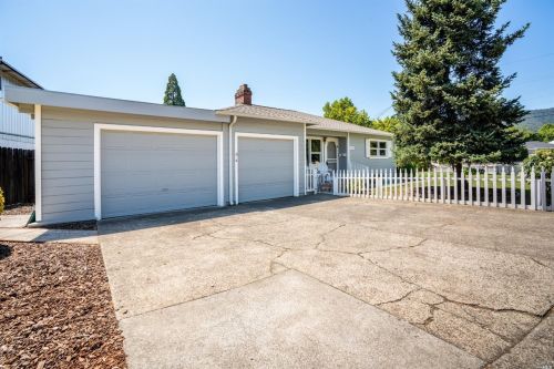 1185 Oak St, Ukiah, CA 95482-3953