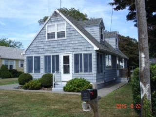 7 Saltaire Ave, Niantic, CT 06357-3805